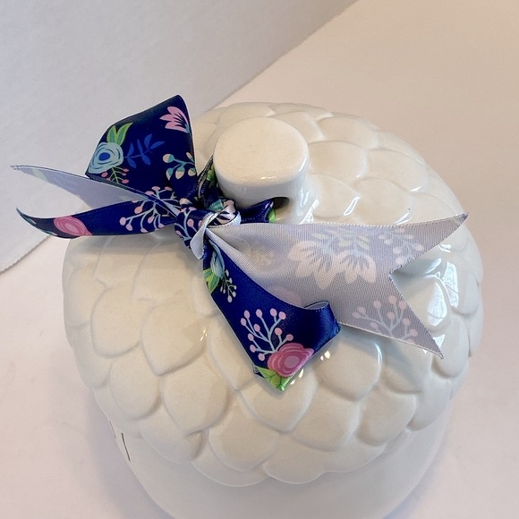 RAE DUNN ACORN “NEST”  BIRDHOUSE Blue Ribbon Detail Decor Piece - Picture 5 of 8